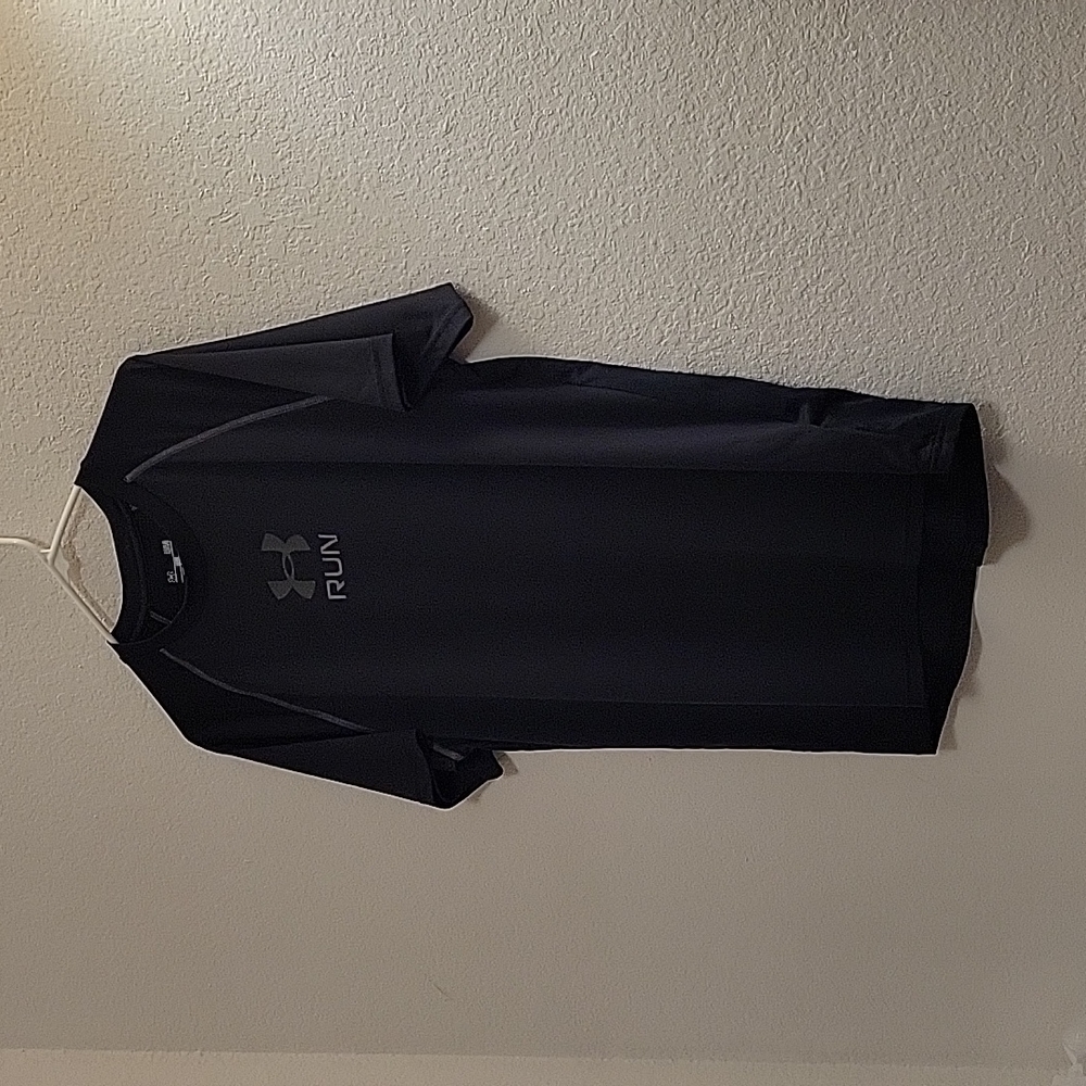 Under Armour Run Short Sleeve - Black - Large - Picture 3 of 15